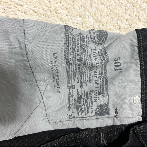 BLACK LEVI 501 shorts - size 25 - Picture 2 of 3